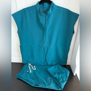 Figs Aqua Blue Technical Collection Top and Pants 👖💚 Both are Size XS